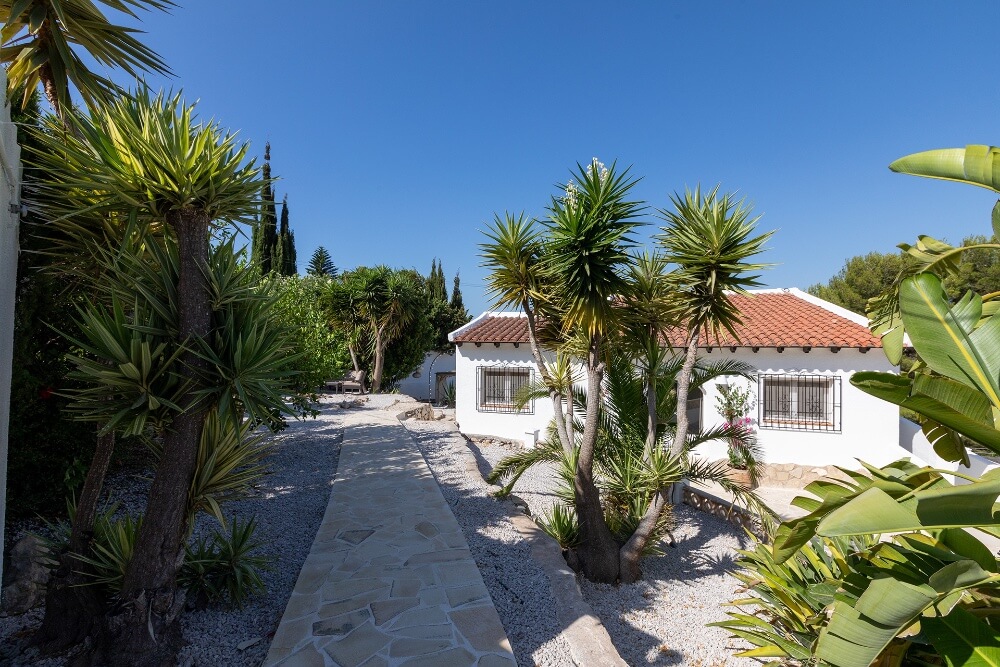 Zen Villa Moraira rental holiday home - walking path entrance (4)